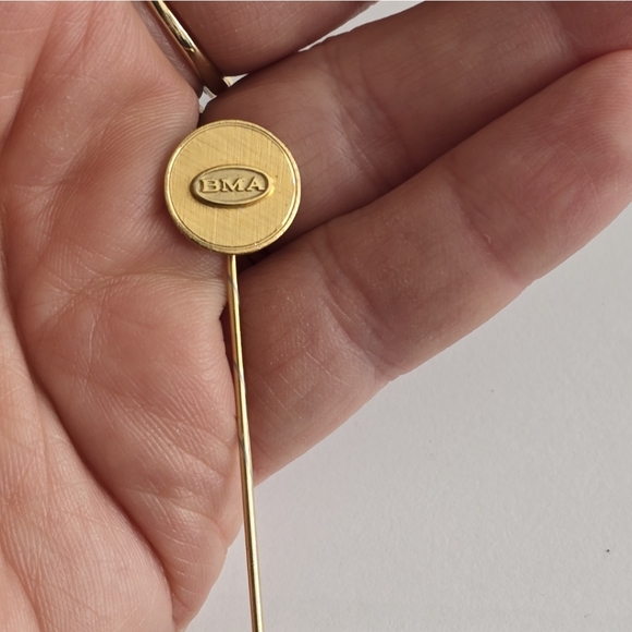 Vintage BMA stickpin gold tone stick pin tie lapel cravat round circle brooch - Picture 6 of 16